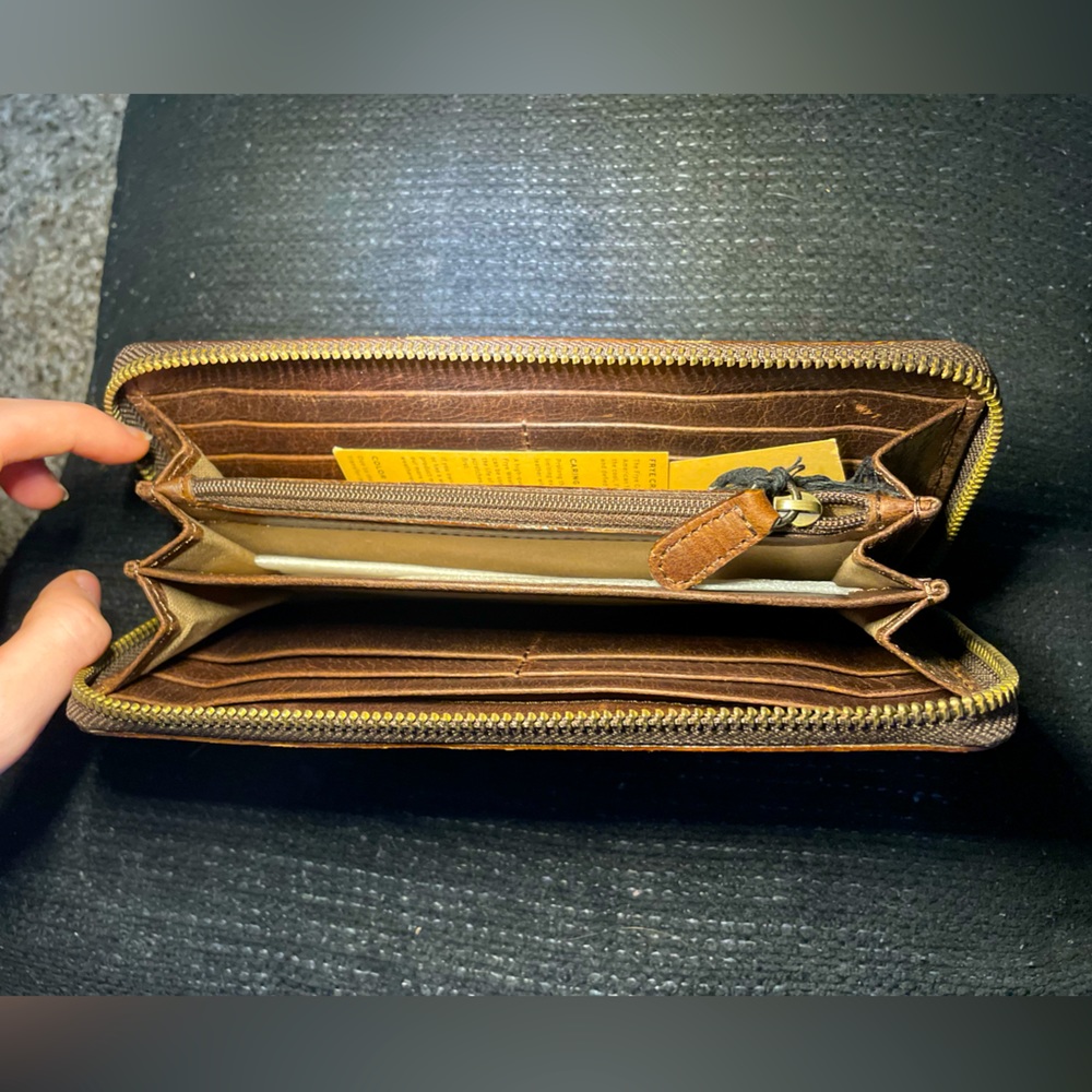 Frye NWT Melissa Leather Zip Around Wallet Dark Brown Retail-158.00
